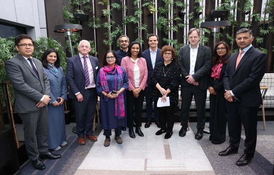 Indian high commission jpg High Commissioner Vikram Doraiswami, Prof Gerard Parr, Prof Dimitra Simeonidou, Prof Harald Haas, Manjari Govada, Kaushik Subramanyan, and Lincoln Heilner